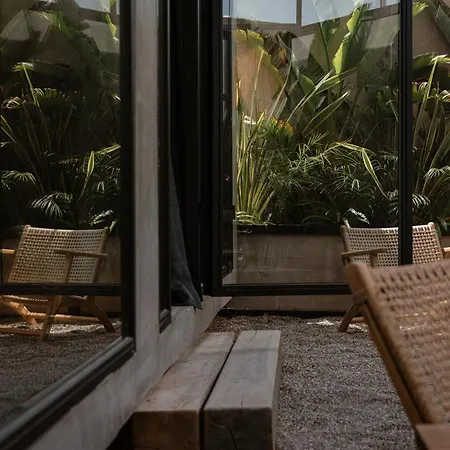 @before Sunset ホテル *