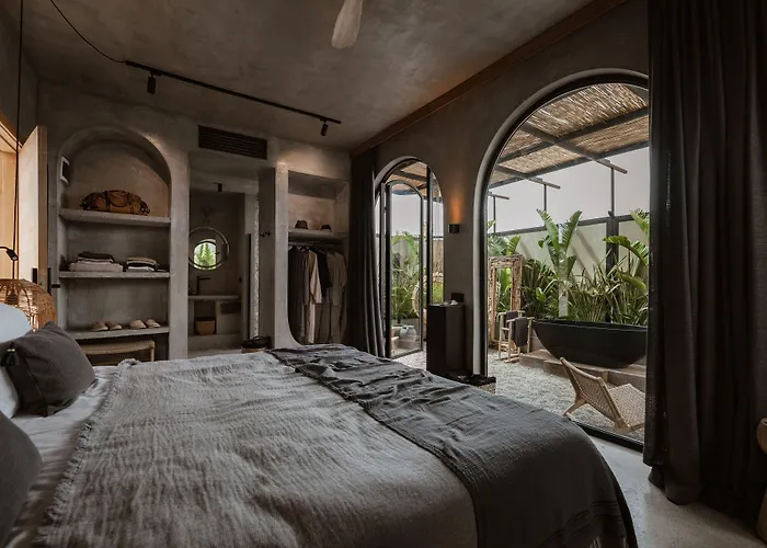 @before Sunset מלון